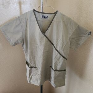 Dress A Med Scrubs Top With Pockets